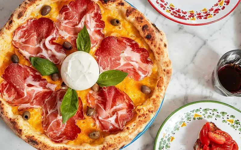 Savor Pizza at Pizzium