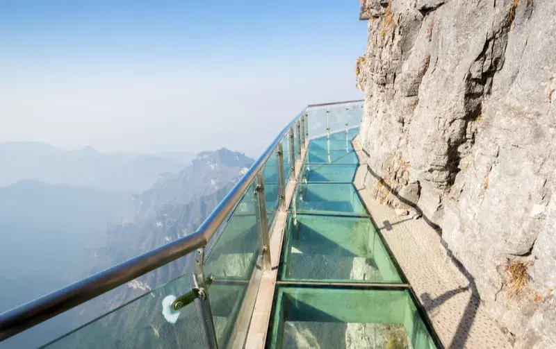 Tianmen Mountain Travel Guide: Coiled Dragon Cliff Glass Walkway